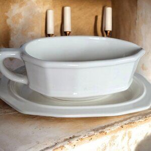 PHALTZGRAFF HERITAGE White Gravy Boat and Under Plat